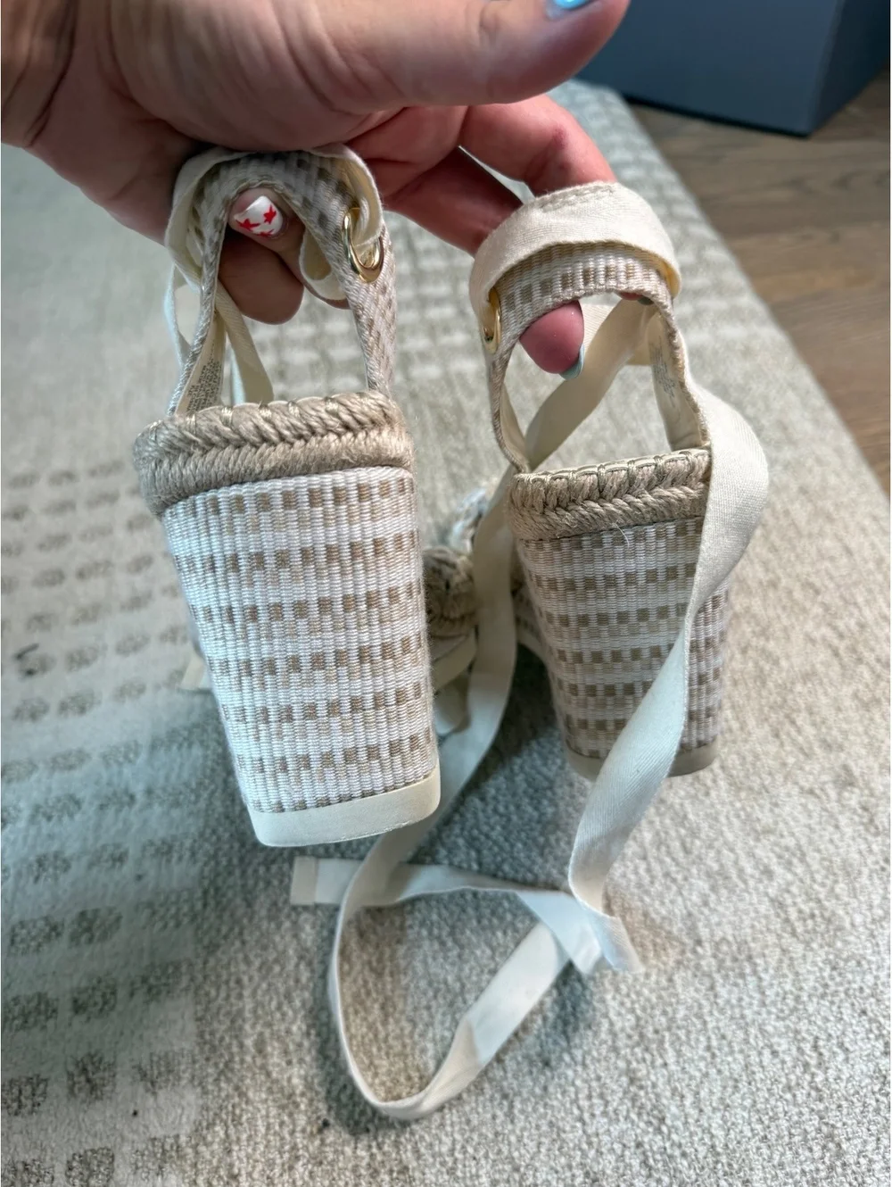 Vince Camuto Women's Beige and White Woven Espadrille Wedge Sandals Size 6